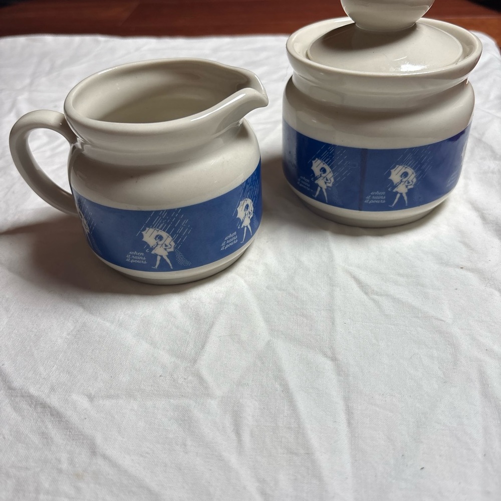 Morton Salt creamer and sugar bowl set
